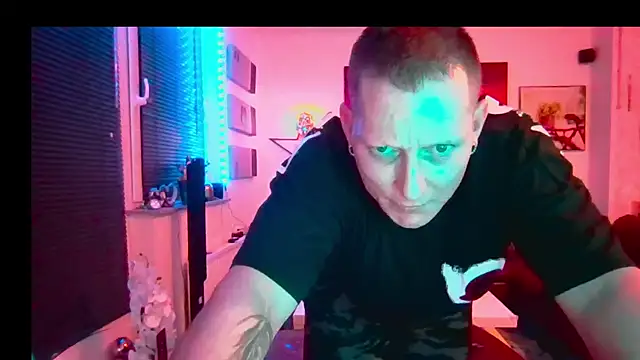 hellgirl1980 online show from 04.19.26