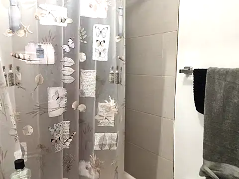 littyleesh1 online show from 11.11.25