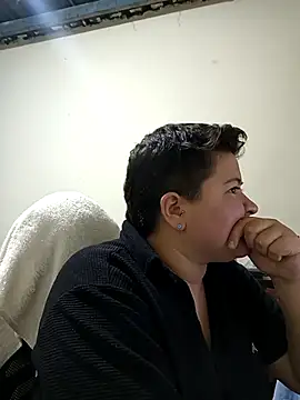 Snapshot of Noha_Whiitee chatting on 11.21.25 Noha Whiitee online show from 11.21.25