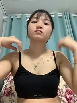 Emlyly-18 online show from 10.16.25