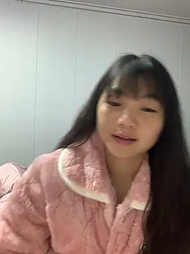 Emlyly-18 online show from 10.26.25