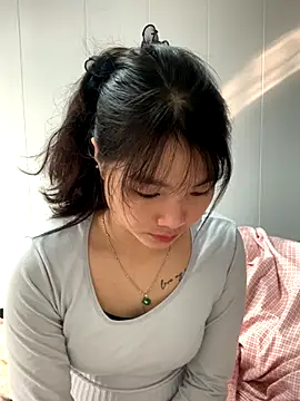 Emlyly-18 online show from 11.15.25