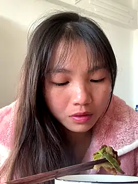 Emlyly-18 online show from 11.19.25