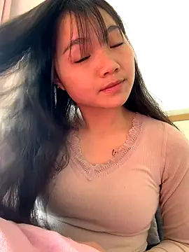 Emlyly-18 online show from 12.03.25