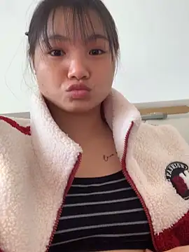 Emlyly-18 online show from 12.05.25