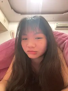 Emlyly-18 online show from 12.15.25