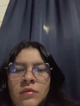 Snapshot of SweetKimi_ chatting on 10.04.25 SweetKimi  online show from 10.04.25