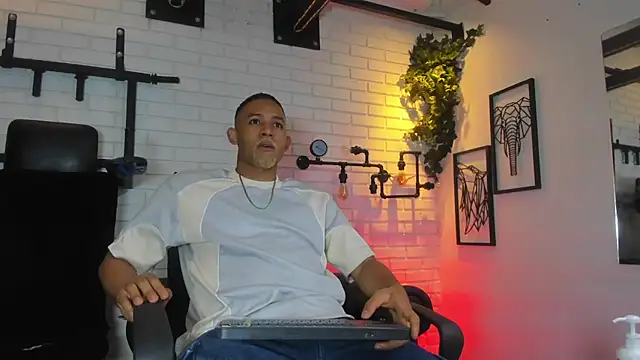 B Wild online show from 05.03.26