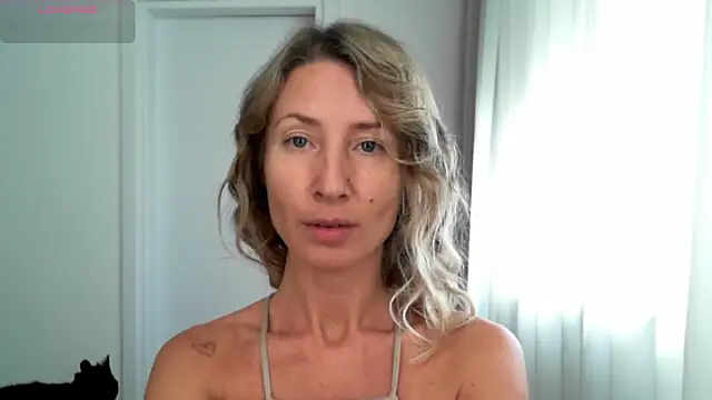 Snapshot of Paevoa chatting on 11.25.25 Paevoa online show from 11.25.25