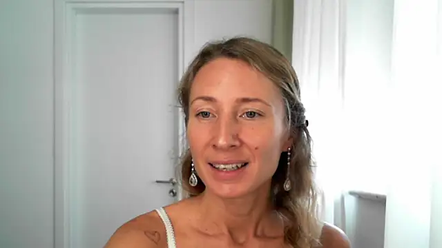 Snapshot of Paevoa chatting on 11.27.25 Paevoa online show from 11.27.25