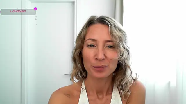 Snapshot of Paevoa chatting on 12.16.25 Paevoa online show from 12.16.25