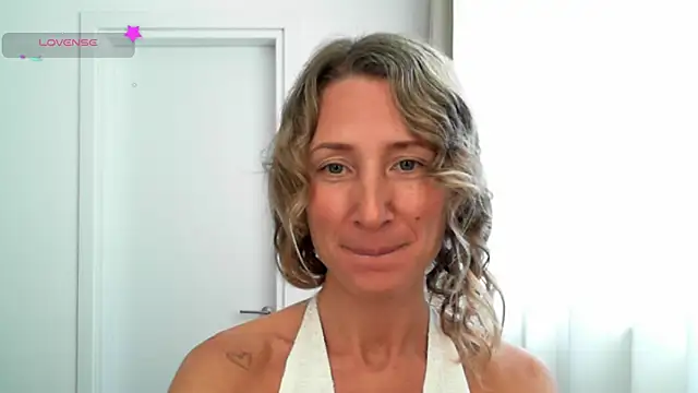 Snapshot of Paevoa chatting on 12.19.25 Paevoa online show from 12.19.25