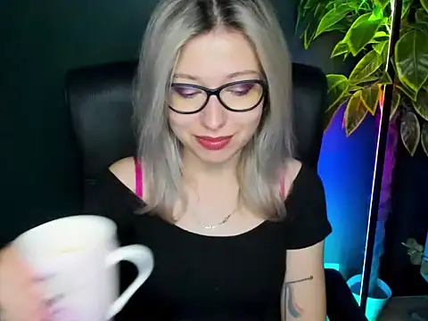 Snapshot of loveHeidi chatting on 09.11.25 loveHeidi online show from 09.11.25