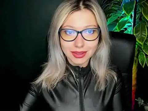 Snapshot of loveHeidi chatting on 09.15.25 loveHeidi online show from 09.15.25