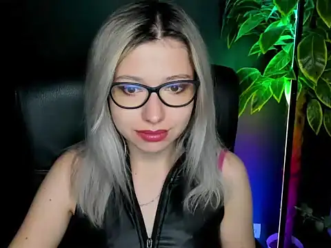 Snapshot of loveHeidi chatting on 09.16.25 loveHeidi online show from 09.16.25