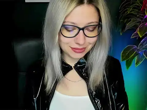 Snapshot of loveHeidi chatting on 09.18.25 loveHeidi online show from 09.18.25