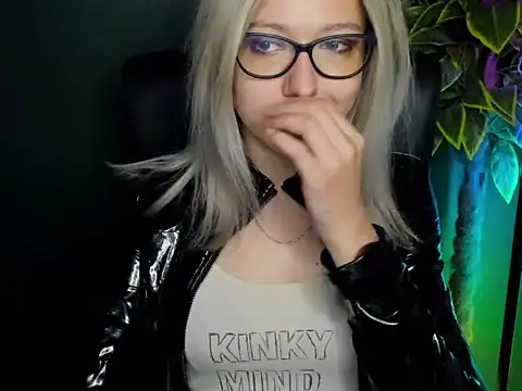 Snapshot of loveHeidi chatting on 09.29.25 loveHeidi online show from 09.29.25