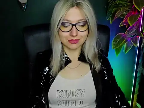 Snapshot of loveHeidi chatting on 10.01.25 loveHeidi online show from 10.01.25