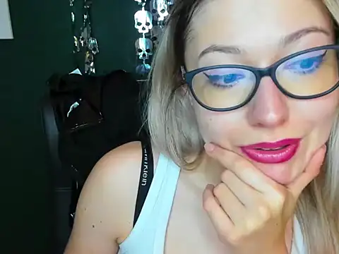 Snapshot of loveHeidi chatting on 10.29.25 loveHeidi online show from 10.29.25