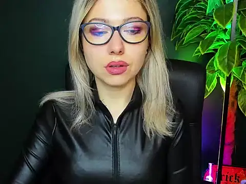 Snapshot of loveHeidi chatting on 11.13.25 loveHeidi online show from 11.13.25