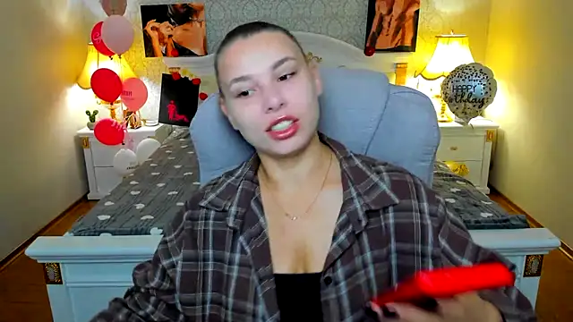 Snapshot of OmniaSher chatting on 09.10.25 OmniaSher online show from 09.10.25