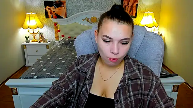 Snapshot of OmniaSher chatting on 09.15.25 OmniaSher online show from 09.15.25