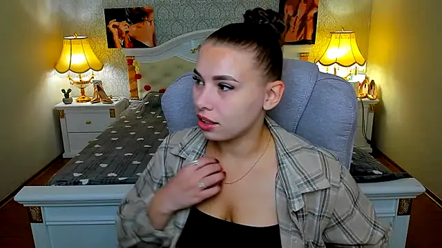 Snapshot of OmniaSher chatting on 09.18.25 OmniaSher online show from 09.18.25