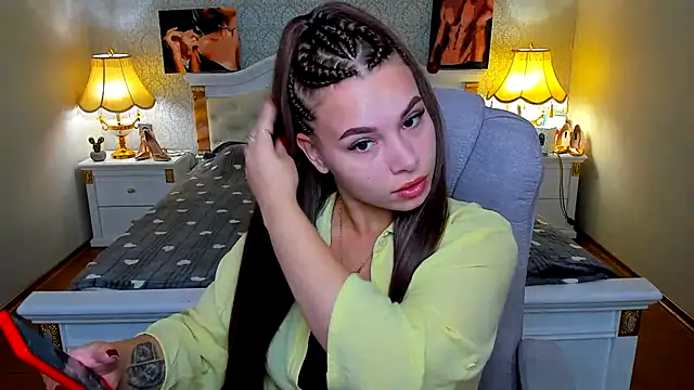 Snapshot of OmniaSher chatting on 09.21.25 OmniaSher online show from 09.21.25