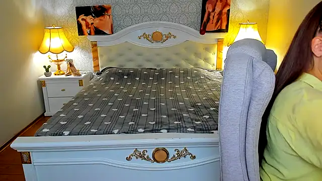 Snapshot of OmniaSher chatting on 09.22.25 OmniaSher online show from 09.22.25