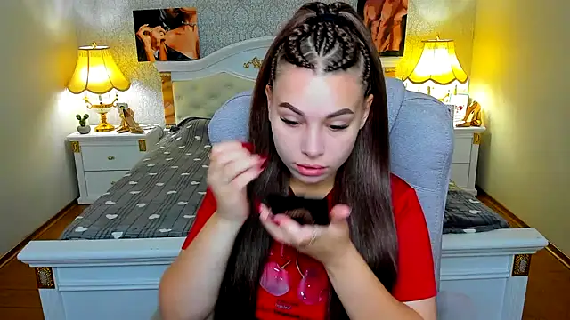 Snapshot of OmniaSher chatting on 09.23.25 OmniaSher online show from 09.23.25