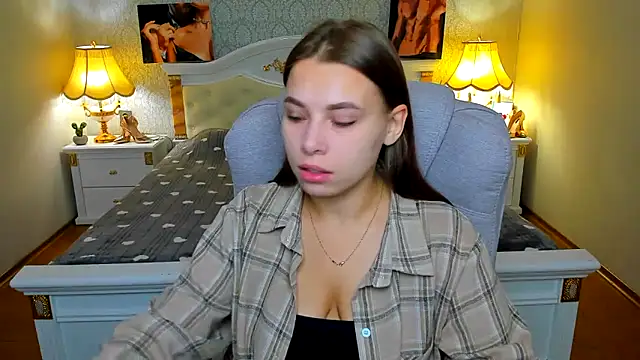 Snapshot of OmniaSher chatting on 10.03.25 OmniaSher online show from 10.03.25