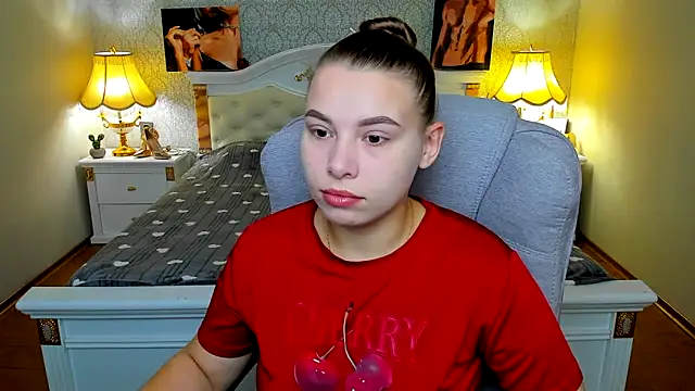 Snapshot of OmniaSher chatting on 10.11.25 OmniaSher online show from 10.11.25