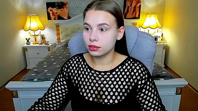 Snapshot of OmniaSher chatting on 10.12.25 OmniaSher online show from 10.12.25