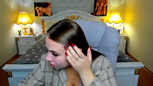 Snapshot of OmniaSher chatting on 10.15.25 OmniaSher online show from 10.15.25