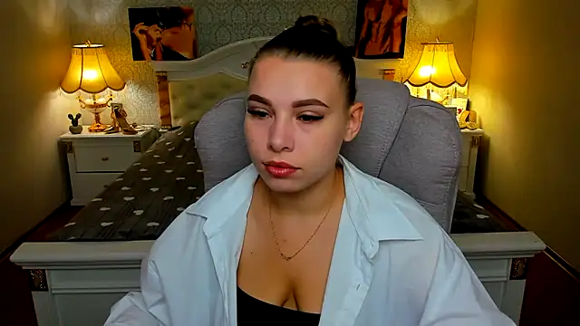 Snapshot of OmniaSher chatting on 10.16.25 OmniaSher online show from 10.16.25