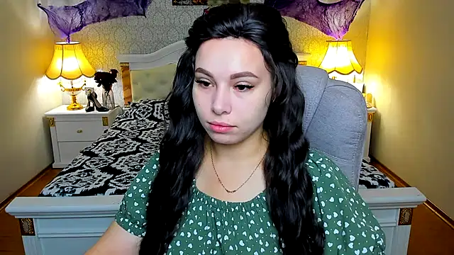 Snapshot of OmniaSher chatting on 10.24.25 OmniaSher online show from 10.24.25