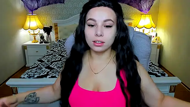 Snapshot of OmniaSher chatting on 10.25.25 OmniaSher online show from 10.25.25