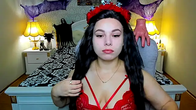 Snapshot of OmniaSher chatting on 10.27.25 OmniaSher online show from 10.27.25