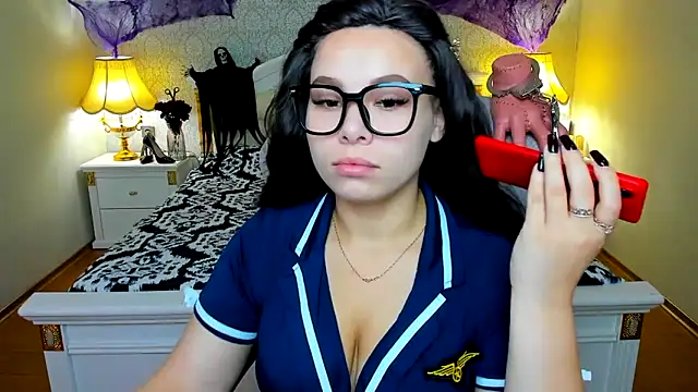 Snapshot of OmniaSher chatting on 10.29.25 OmniaSher online show from 10.29.25