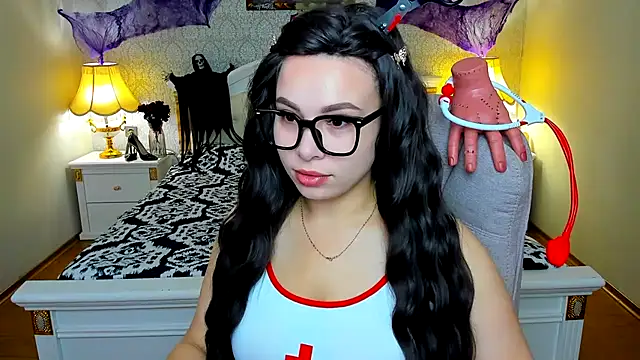 Snapshot of OmniaSher chatting on 10.30.25 OmniaSher online show from 10.30.25