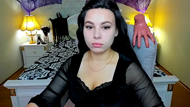 Snapshot of OmniaSher chatting on 10.31.25 OmniaSher online show from 10.31.25