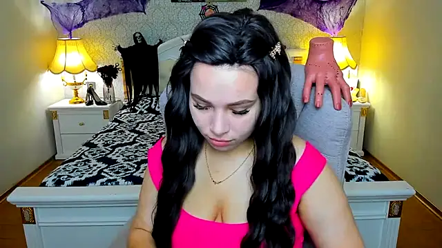 Snapshot of OmniaSher chatting on 11.02.25 OmniaSher online show from 11.02.25