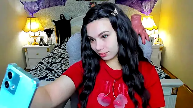 Snapshot of OmniaSher chatting on 11.04.25 OmniaSher online show from 11.04.25