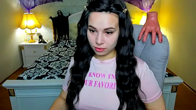 Snapshot of OmniaSher chatting on 11.05.25 OmniaSher online show from 11.05.25