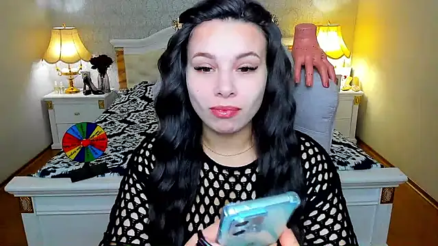 Snapshot of OmniaSher chatting on 11.13.25 OmniaSher online show from 11.13.25