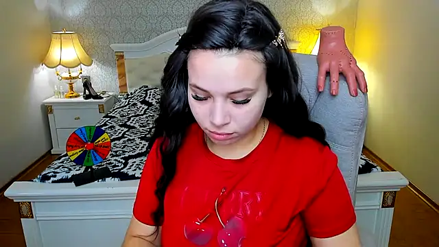 Snapshot of OmniaSher chatting on 11.14.25 OmniaSher online show from 11.14.25