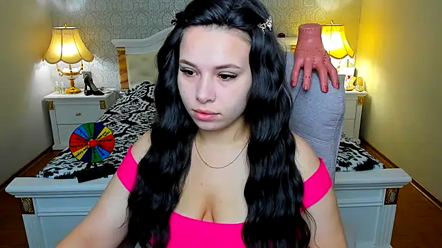 Snapshot of OmniaSher chatting on 11.15.25 OmniaSher online show from 11.15.25