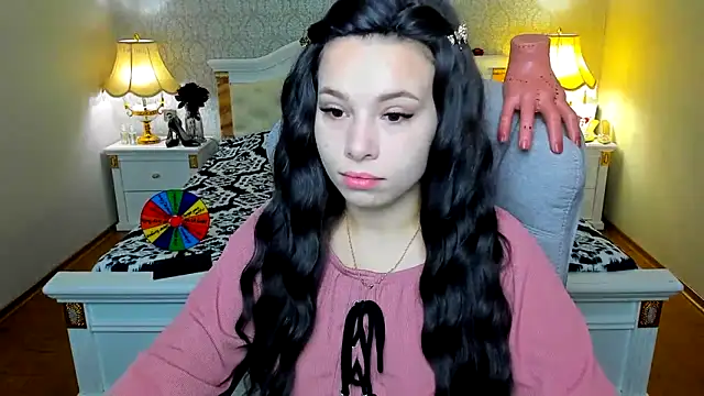 Snapshot of OmniaSher chatting on 11.16.25 OmniaSher online show from 11.16.25