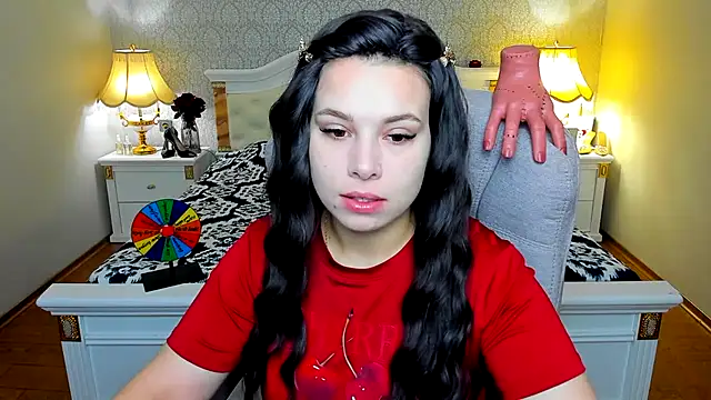 Snapshot of OmniaSher chatting on 11.19.25 OmniaSher online show from 11.19.25