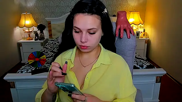 Snapshot of OmniaSher chatting on 11.22.25 OmniaSher online show from 11.22.25